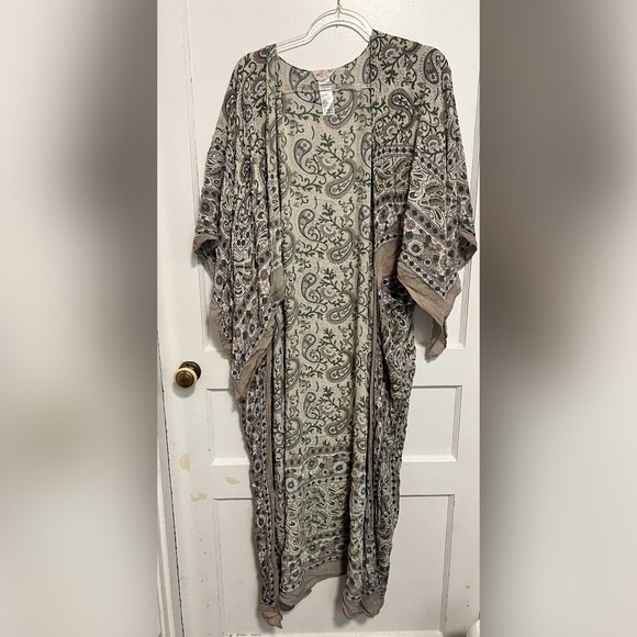 FREE PEOPLE Eternal Flame Paisley BOHO
Maxi Kimono One Size SOLD OUT LIKE NEW - Picture 1 of 5